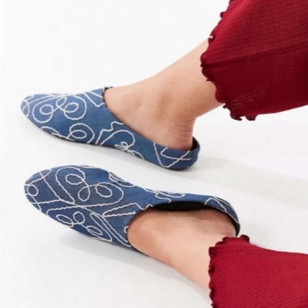 Urban Outfitters • NWOT Embroidered Denim Mules